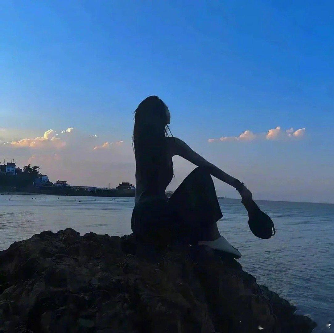 “有人对你好是因为你很好你值得 不是因为要你还  有人送你一束花 是想看到你收到