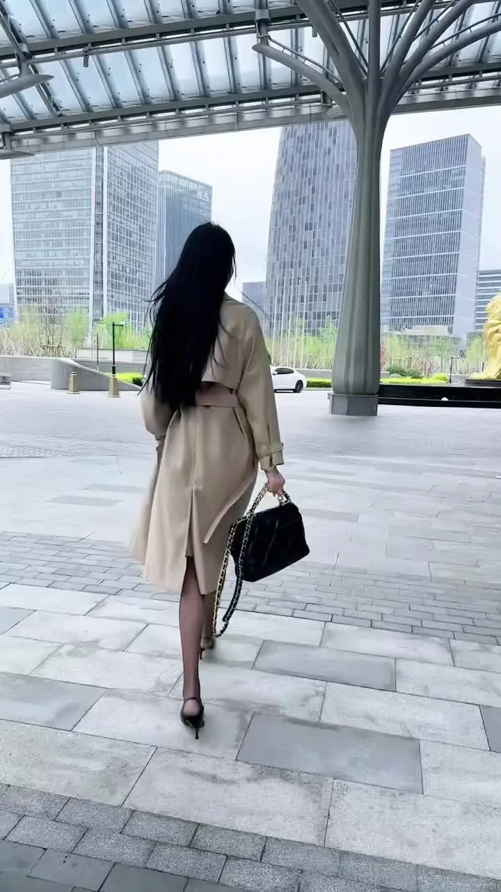 “一个精神世界极其富足的女人 你能跟她炫耀什么呢 她的世界是山川河流 ...