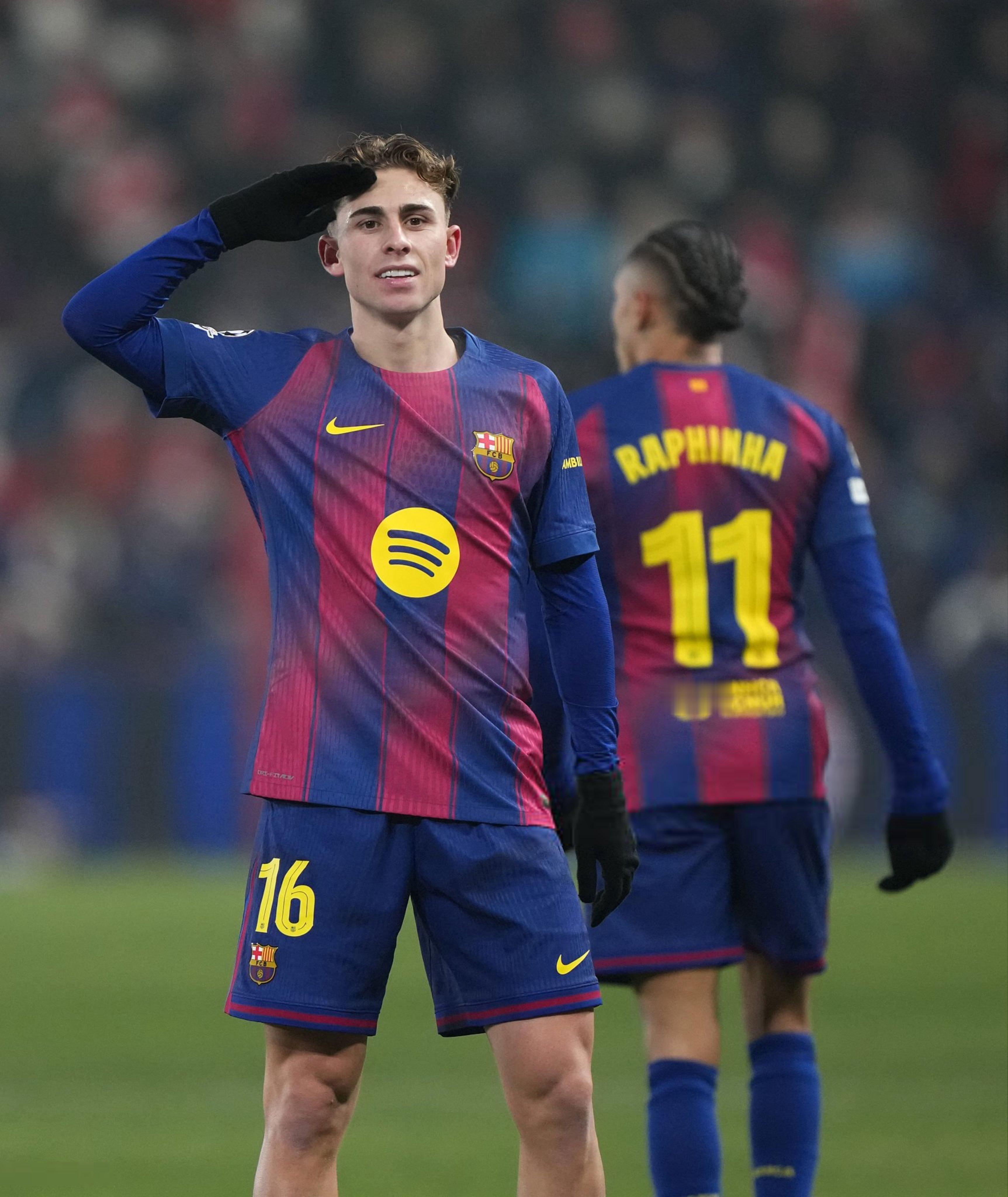 上半场比赛，巴萨2-2布拉格斯拉维亚，费尔明梅开二度，德容佩德里助攻，莱万多夫斯