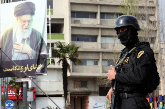 伊朗“叛国者”登场了！
 
4月16日，据伊朗法尔斯通讯社称，首都德黑兰发生两起