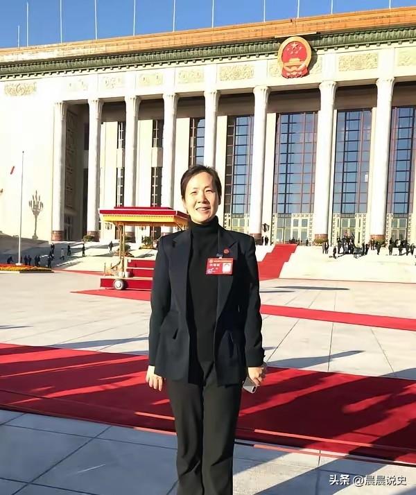 她是美国极不想放回中国的科学家，拒绝了美国公司千万年薪，放弃了美国一切待遇，20