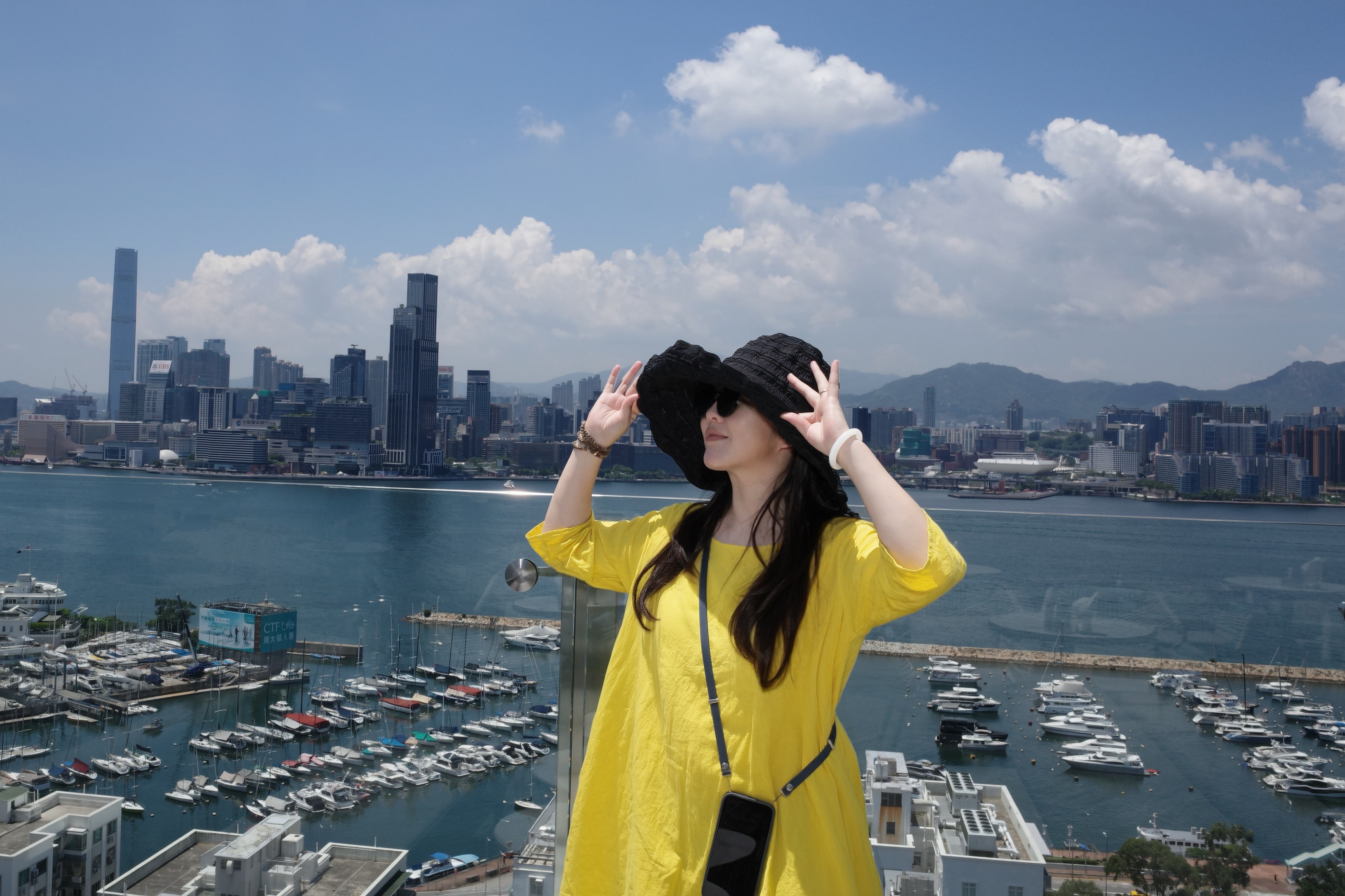 早晨起来看到图五的风景心情大好，处理完工作就出门吃饭了，吃完无目的地的走了一会儿