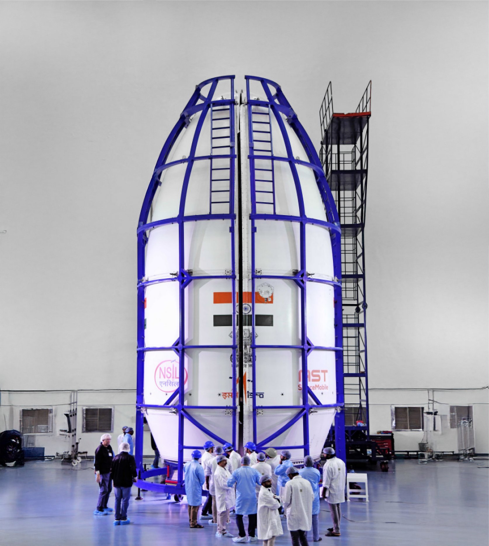 Bluebird 6已经与LVM3运载火箭的整流罩整合。目前发射已经推迟，不再定