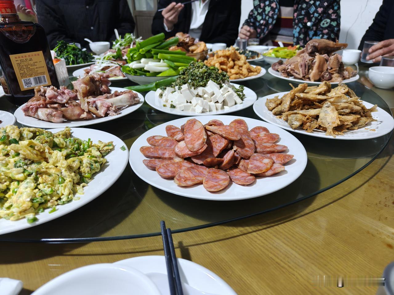 寒假在儿子家负责给孩子做饭，犯的最大的错误就是，儿子回家吃饭，总是做四五个菜，儿