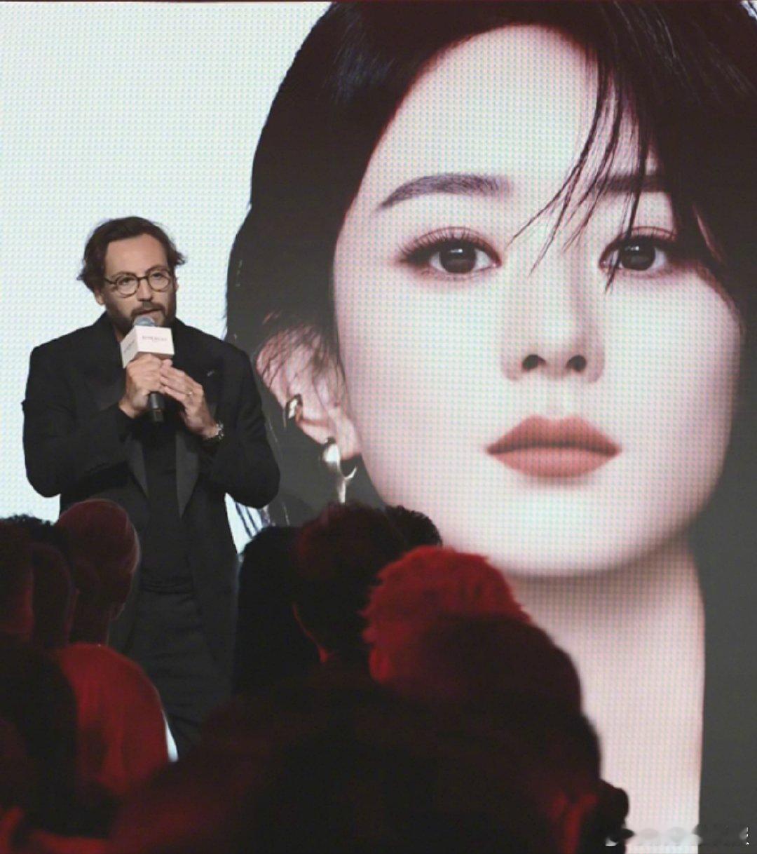 赵丽颖纪梵希线下活动 纪梵希全球彩妆代言人赵丽颖 7月19日现身纪梵希活动的丽颖