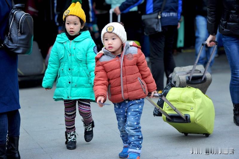 归途万象：那些温暖人心的返乡故事

春运大幕拉开，五湖四海的游子纷纷踏上归途。摩