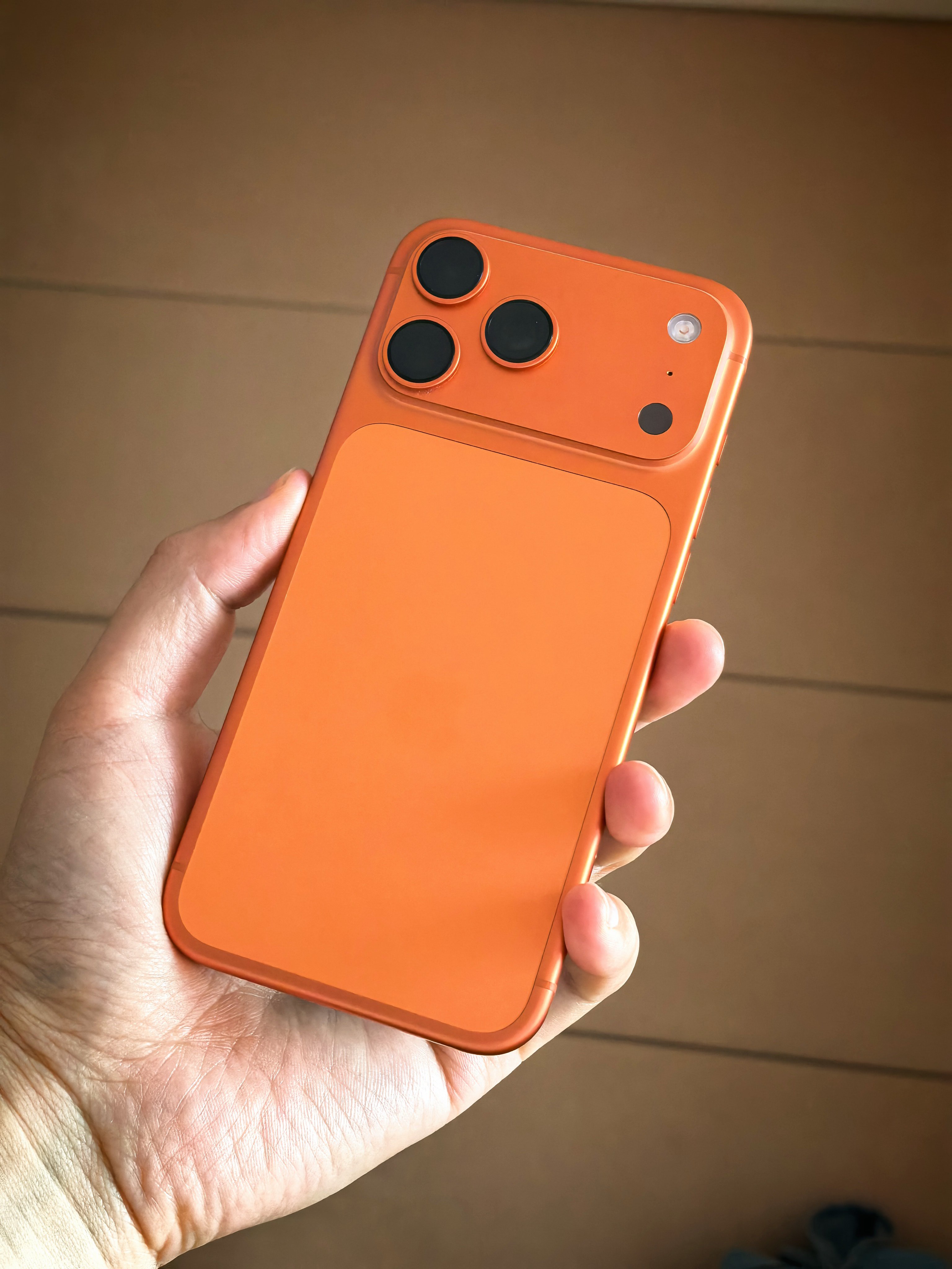 喧嚣过后再看iPhone 17的橙色真心觉得好丑 好容易产生视觉疲劳感说它是iP