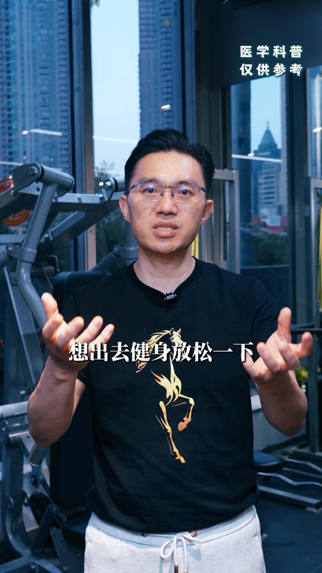 1️⃣激活核心再训练：久坐后腰肌僵硬，先花几分钟做腹式呼吸或死虫式，打开腰部保护