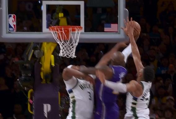 字母哥防守詹姆斯，1帽1断杀死比赛！

这场比赛由于东契奇的表现糟糕，事实上把詹