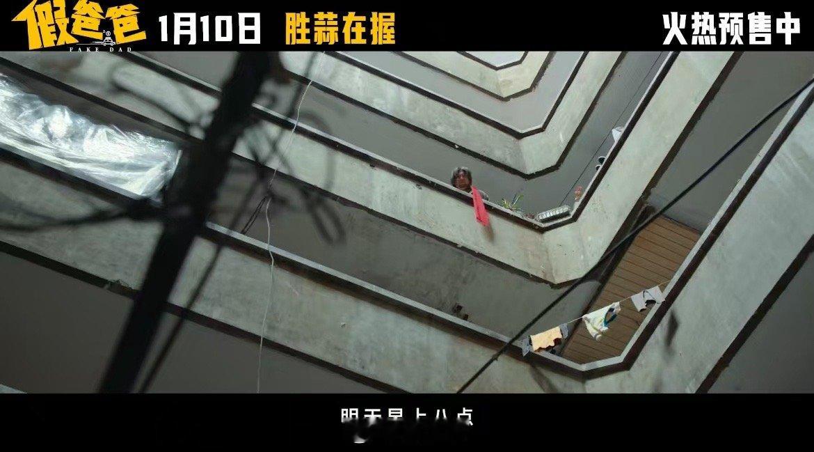 贾冰的健身是黄景瑜教的 贾冰的身材很可以啊，原来是黄景瑜教健身。肩宽腰窄的他有成