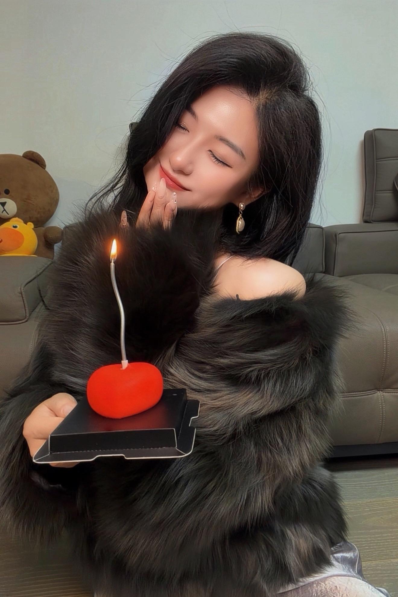 收了一天生日祝福，那就过一下阳历的生日吧🎂