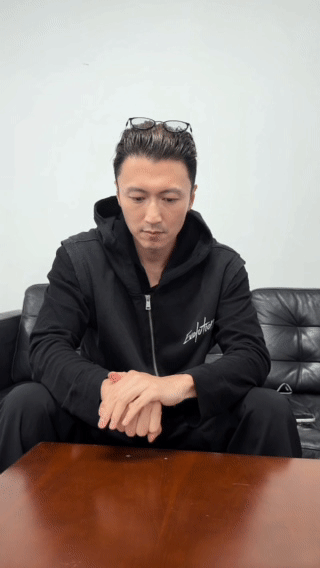 谢霆锋学会变魔术了  谢霆锋一出手就是惊喜！以《推倒重来》为bgm做魔术表演，专