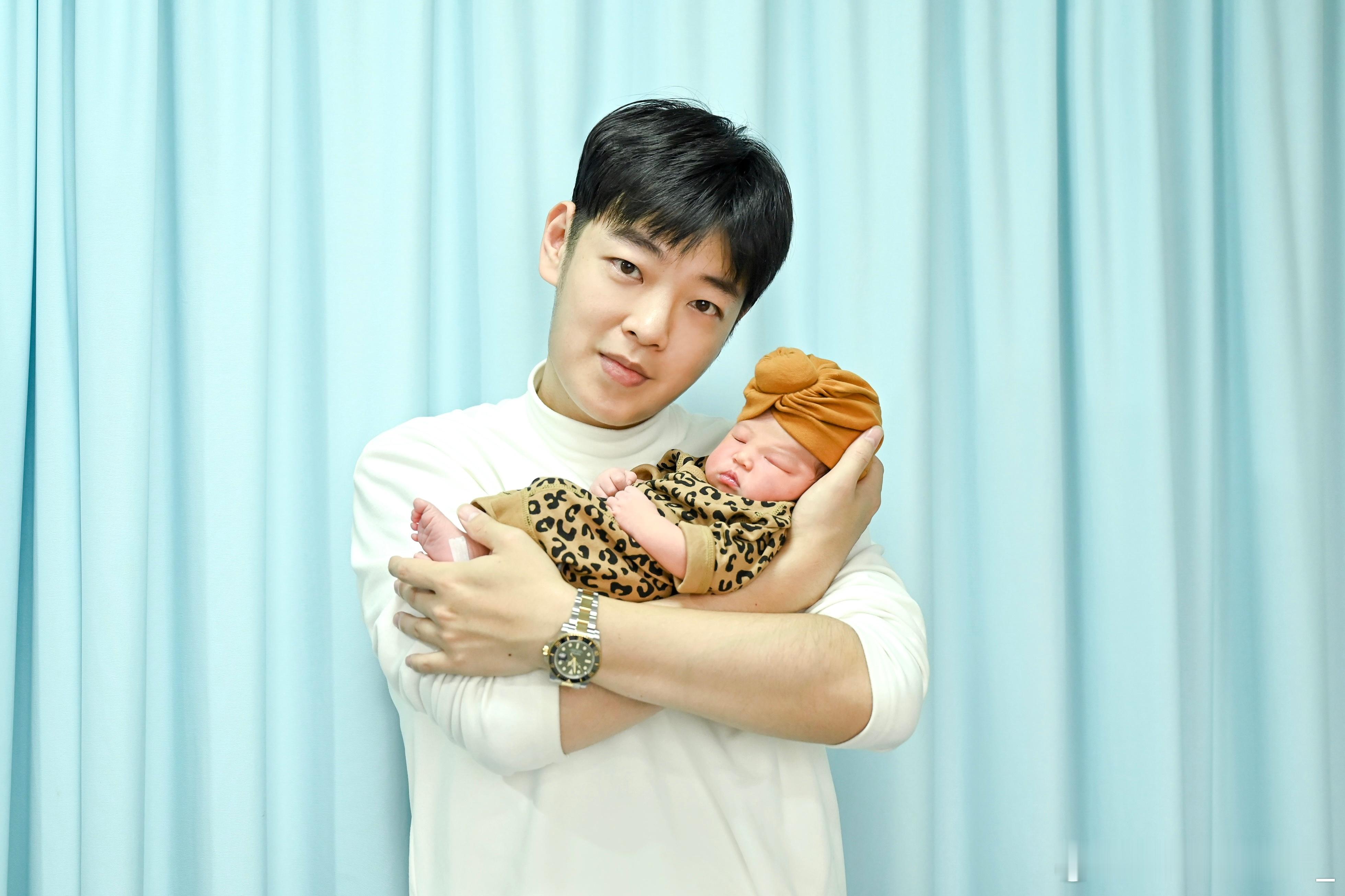 超级奶爸和他的人类幼崽👨‍🍼 ​​​
