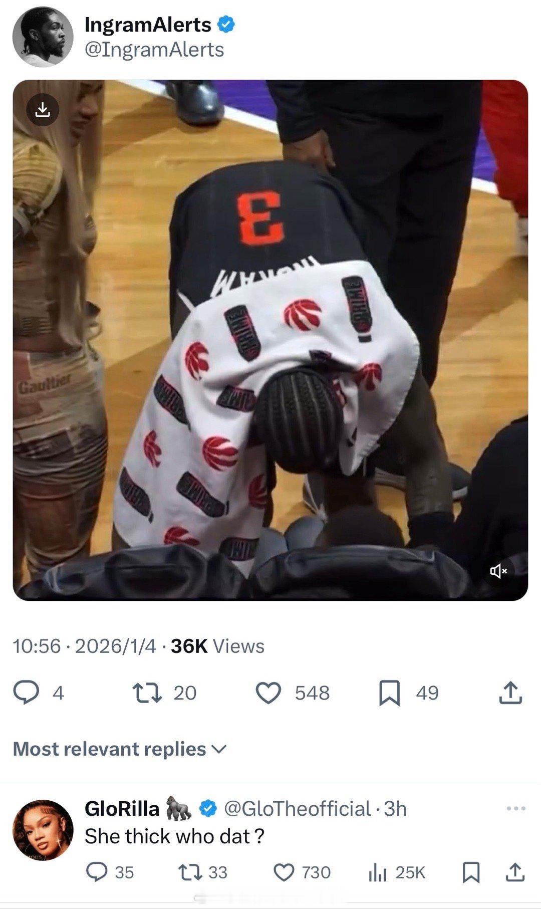 美国那边的莺歌博主发推展示英格拉姆和儿子互动画面，女朋友Glo在旁边站着。结果女