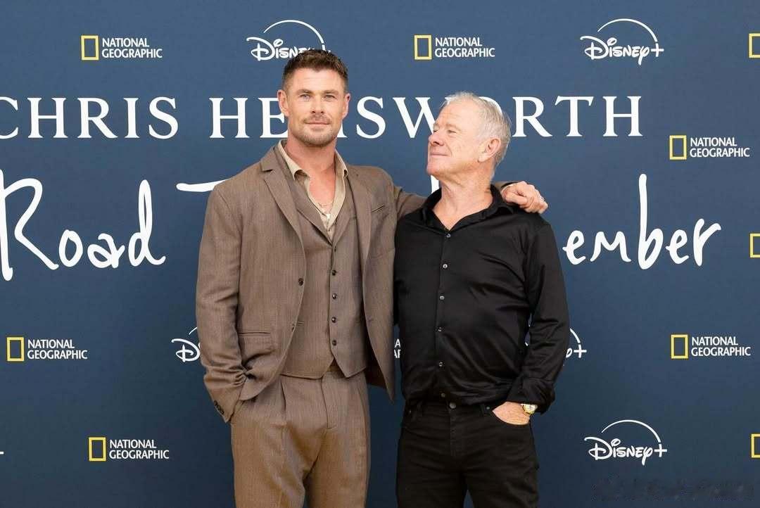 克里斯海姆斯沃斯携全家人在悉尼出席新纪录片《Chris Hemsworth: A