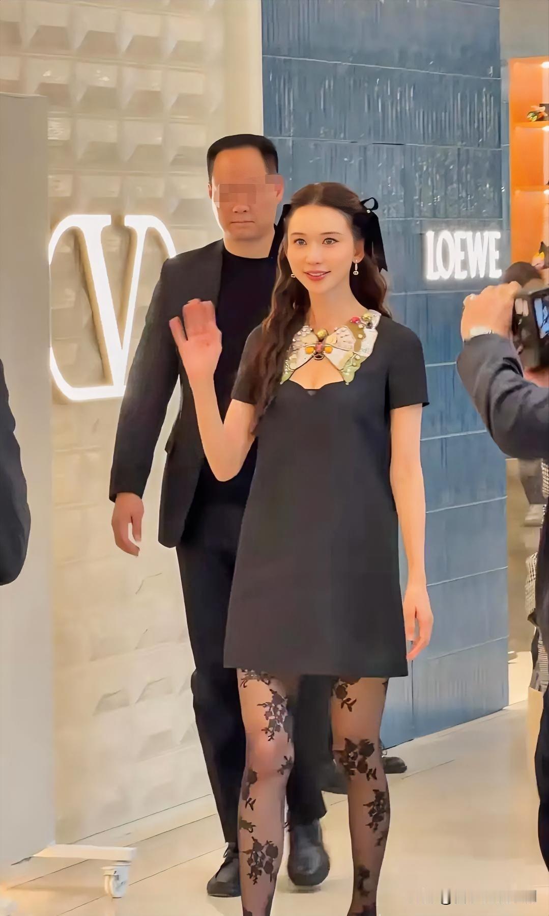 51岁林志玲活动亮相，岁月不败真美人

近日，51岁的林志玲惊艳亮相某活动现场。