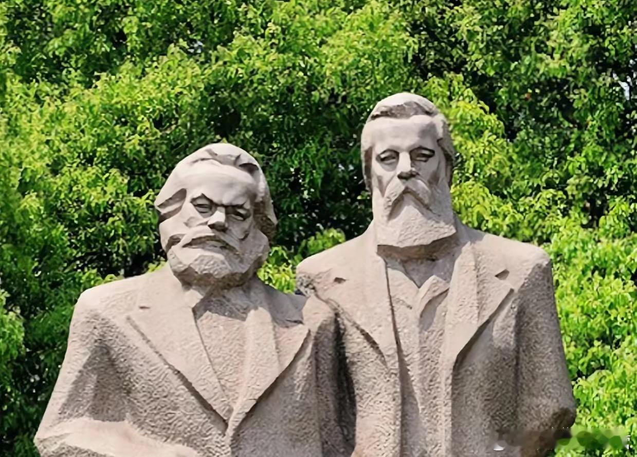 世界观建设最牛逼的作者 