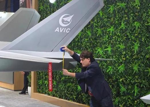 2月初开始的新加坡航展上，出现了诡异的一幕。美国国防承包商安杜里尔的创始人——帕