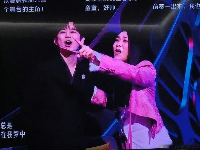歌手直播窦靖童把那英唱哭了窦靖童的演唱极具感染力，独特嗓音融合双亲音乐特质，歌声