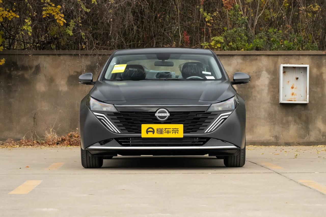 又想要燃油车的稳定可靠性，又想要新能源车的智能座舱，个人觉得，预算在14万-15