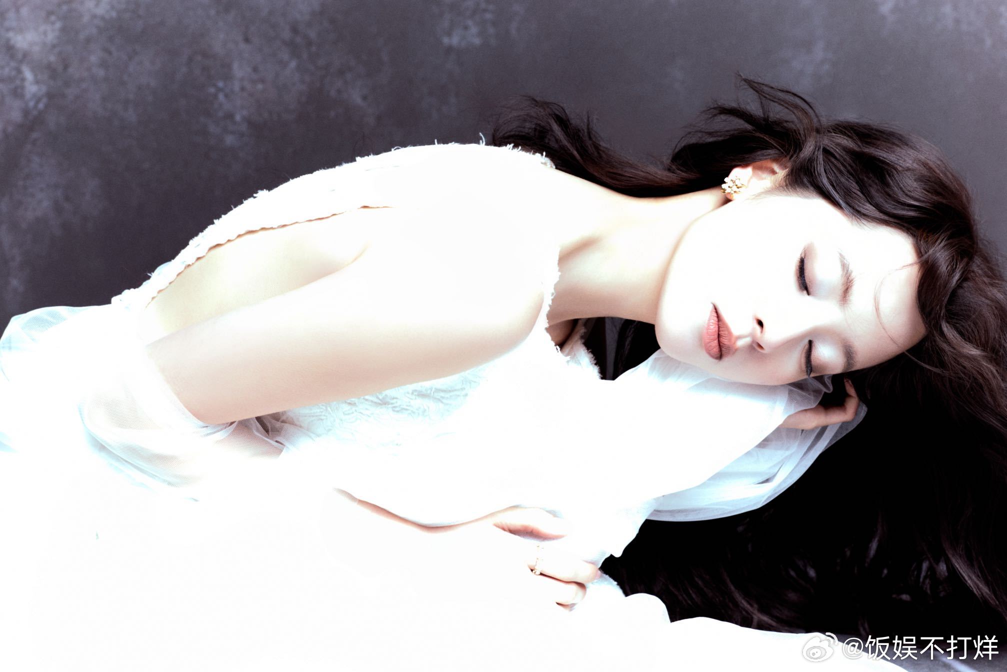 微博之夜第一个出图的是欧阳娜娜你可以永远相信欧阳娜娜的审美 从出图速度到造型质感