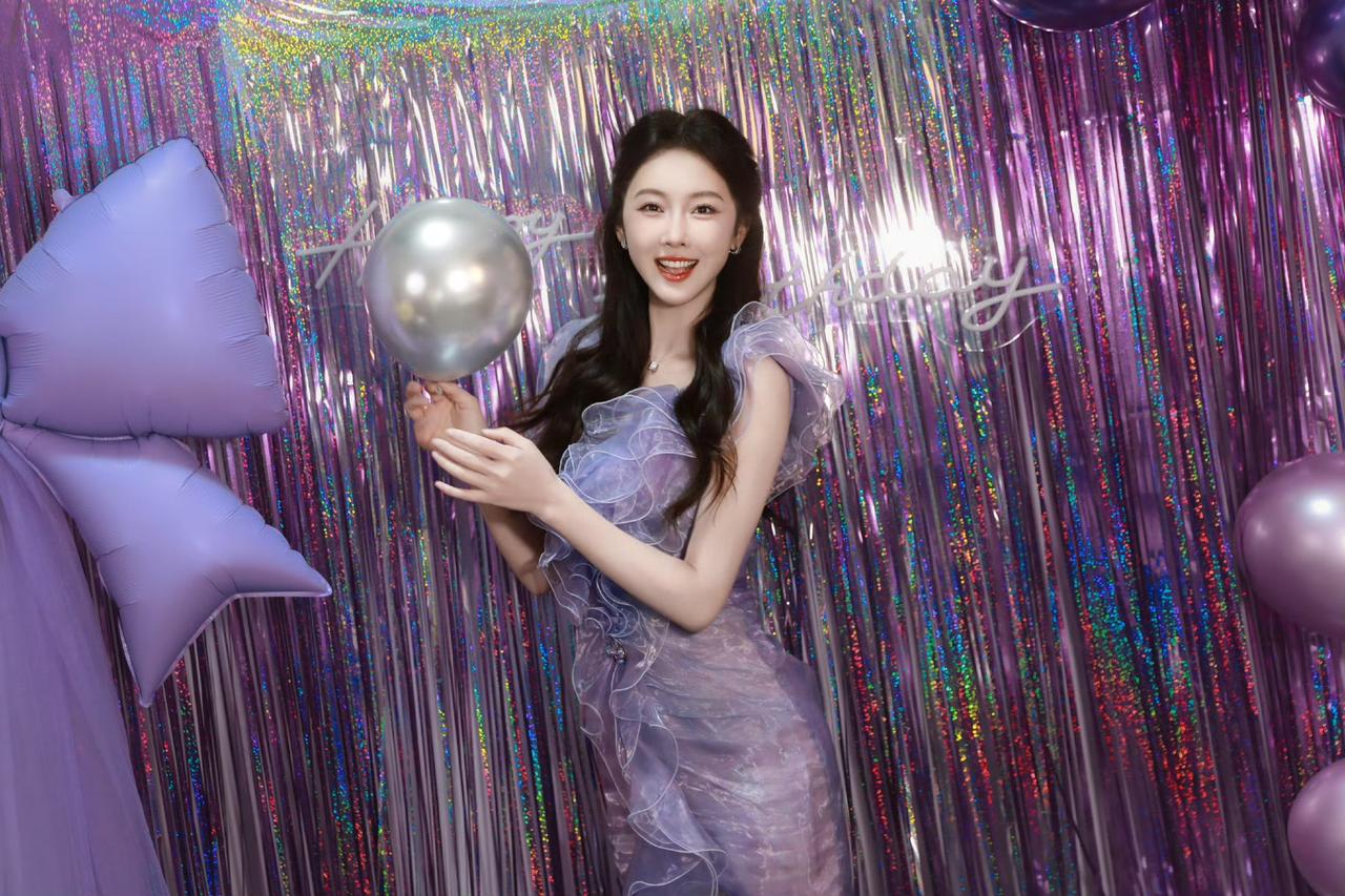 紫色美人宣璐[飞吻]
宣璐