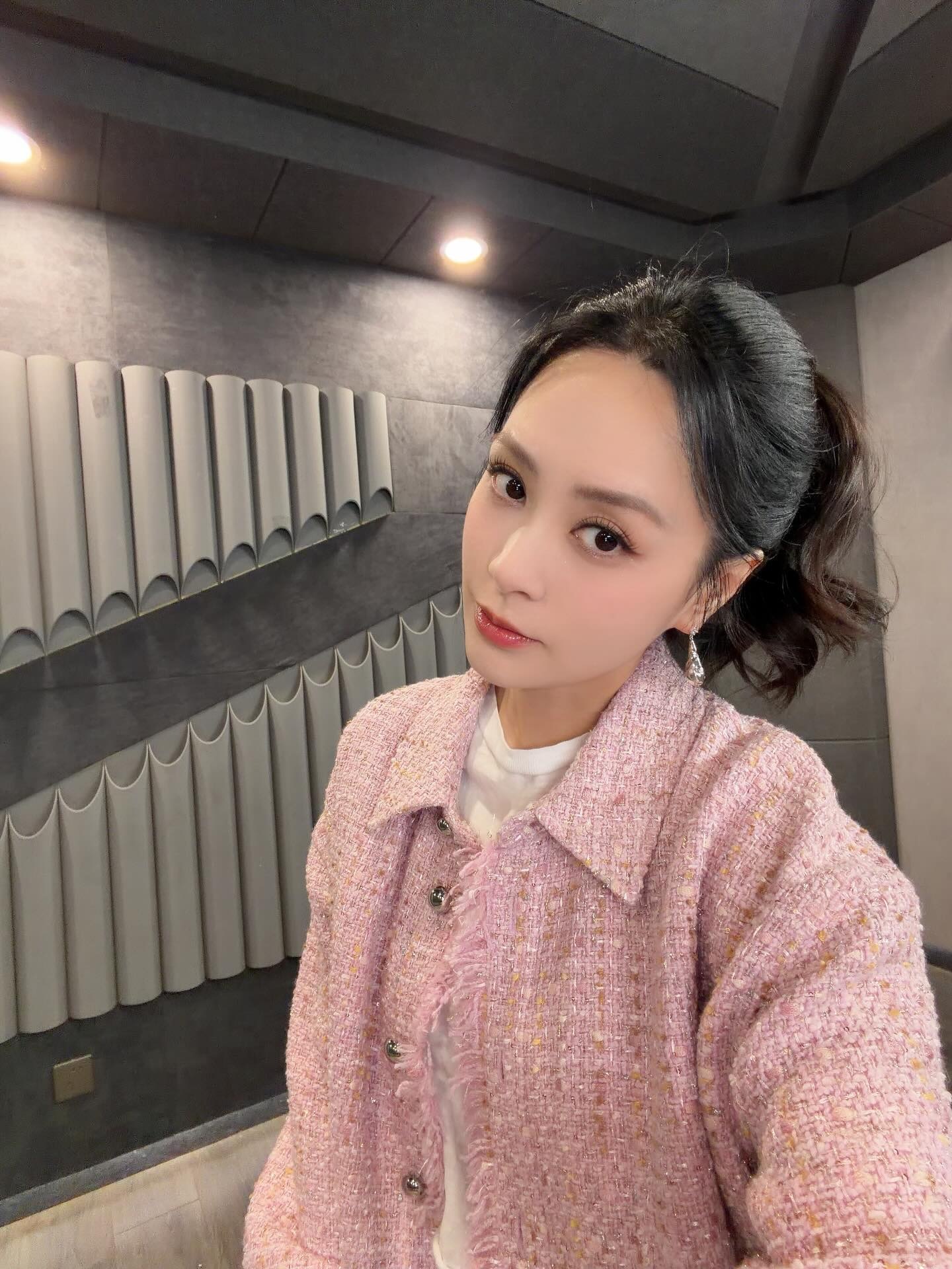 阿娇ins更新🤳：近期忙练歌排舞，25+演唱会我们会拉一位新朋友组新Twins