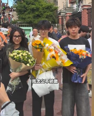 青岛“小说男主”只靠颜值圈粉？硬核实力拉满，拿下山东省统考第一名，艺考老师跨省奔