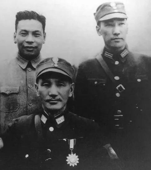 1997年，蒋纬国去世，他临终前的遗言轰动了整个台湾：“哥哥蒋经国并非父亲蒋介石