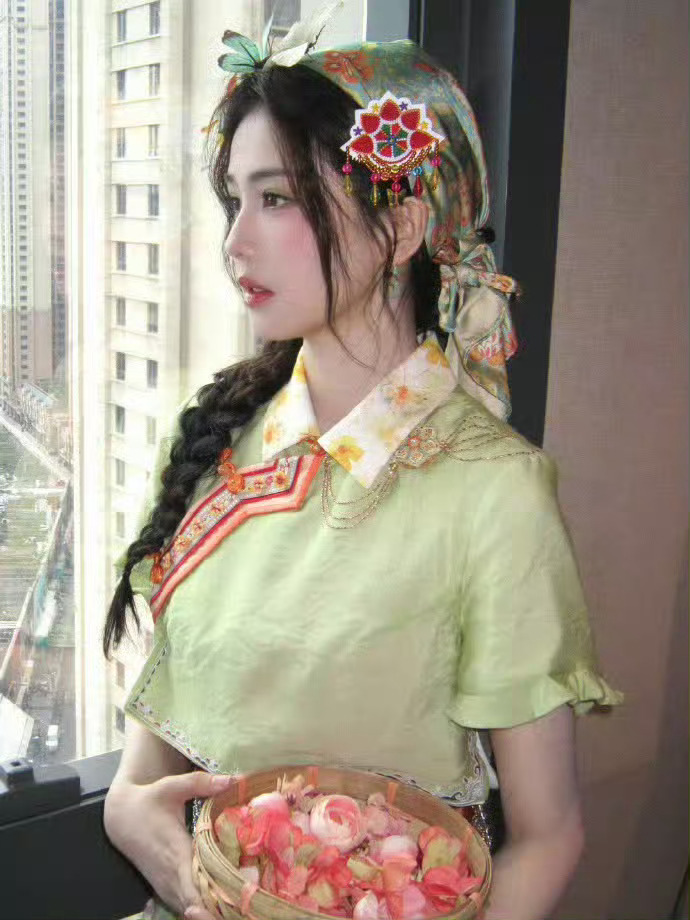 我不行了，白鹿综艺之神！谁家落水还能梅开二度啊！实在是太有节目效果了，奔跑吧14