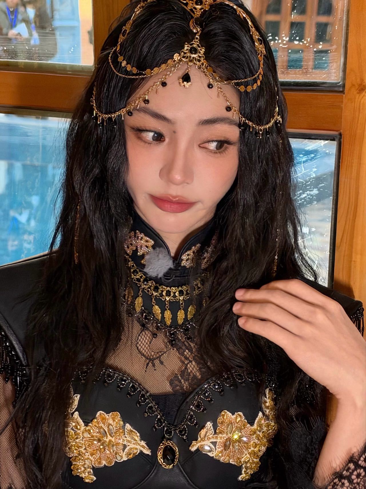 谢可寅发文说宇闪2一天落泪八百次，笑到崩溃，配的现场图还那么美。这哪是录节目，这