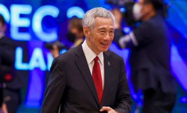 中国应该以后都不会在待见李显龙了！很多人，都认为李显龙在日本接受石破茂授勋只不过