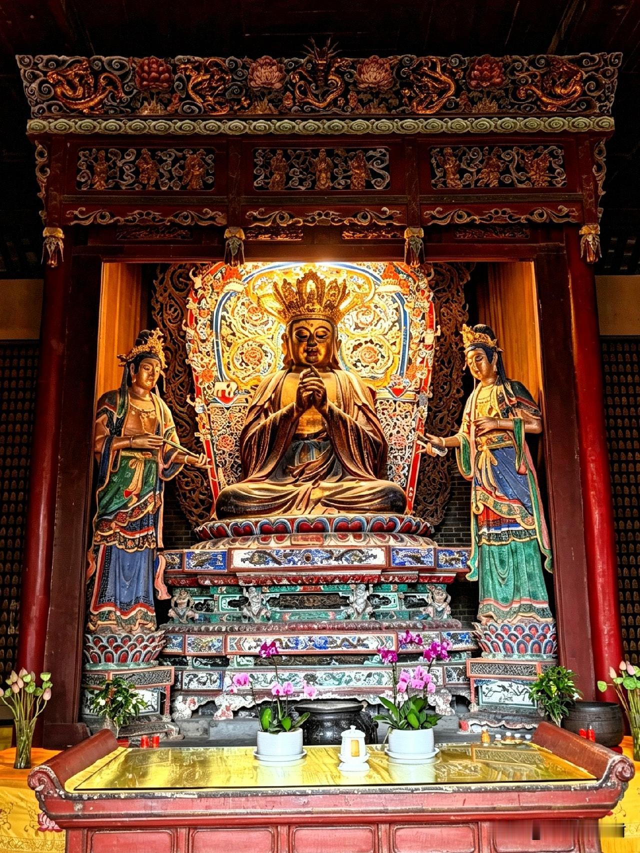 白马寺清凉台毗卢阁｜华严三圣，中原明代彩塑瑰宝
 
来洛阳白马寺，很多人只盯着异