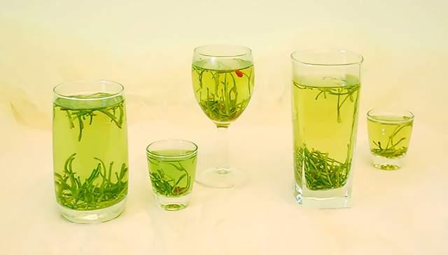 我从小到大一直被湿气狠狠拿捏，整个人没精打采，脑袋像顶了块湿毛巾，早上起床嘴巴黏