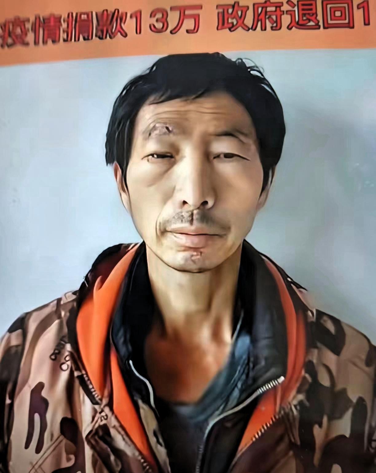 河南人杨树强，靠捡收废品为生，在杭州生活多年，家里有七口人。2020年疫情最严重