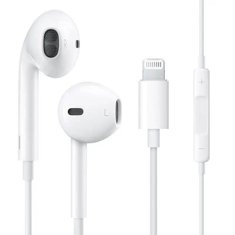 “拔掉AirPods，插上有线耳机”：年轻人的复古叛逆，正在悄悄治愈时代焦虑症