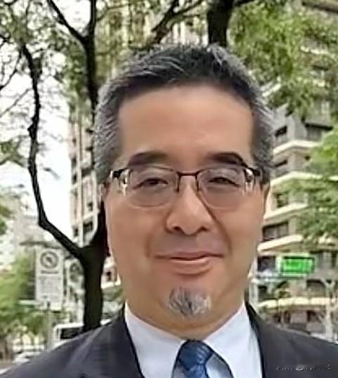 马英九基金会风波闹得越来越大，前执行长萧旭岑亲上火线回应。他数度哽咽，说自己已退