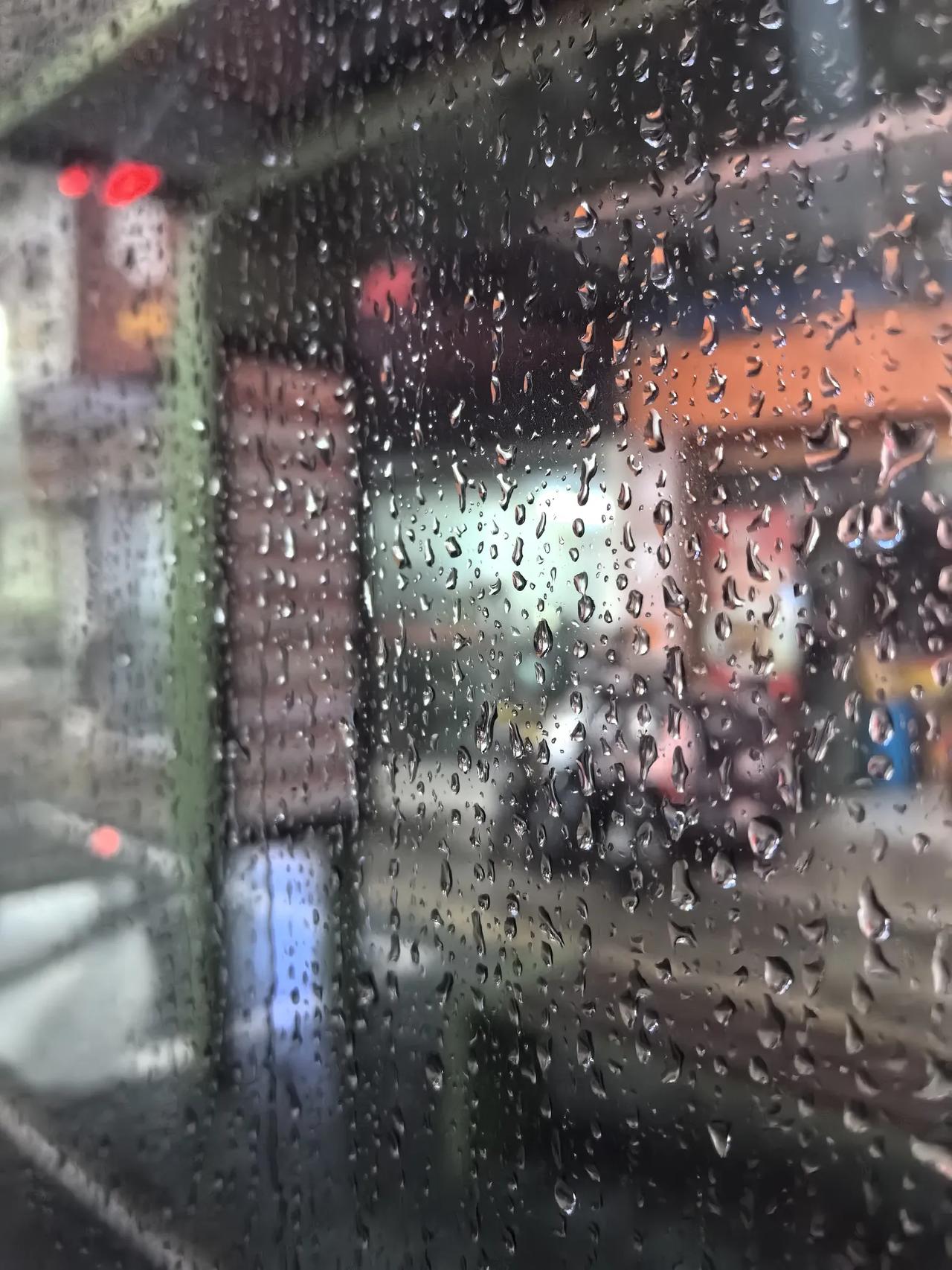 “梅姑娘”说翻脸就翻脸
      刚歇了两天的梅雨季开始了下半场的发力，好在我