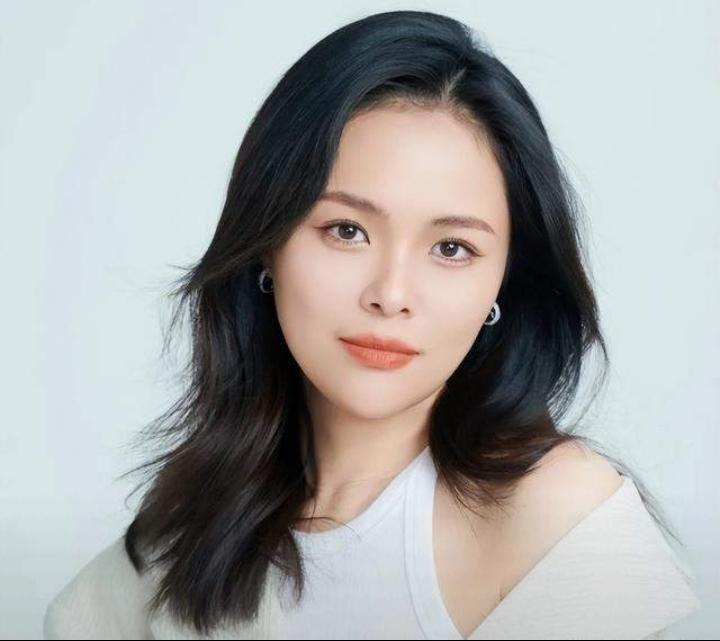 真是太心疼了！女高音歌唱家龚爽在去世之前就已经在吃靶向药抗癌了，可是癌症恶变的速