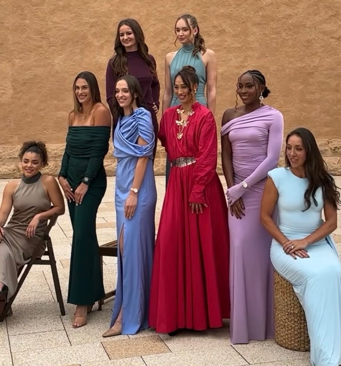 去年此时WTA总决赛八娇定妆照👇一年过去，对谁的裙子印象最深刻？网球talki