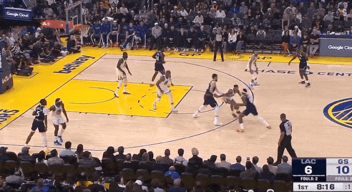状态不错！比尔首秀开场连续进球！
在今天NBA季前赛快船对阵勇士的第一节比赛中，