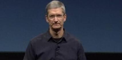 纽约时报中文网4月24日指出，在库克执掌苹果期间，他将公司的几乎所有制造业务都深