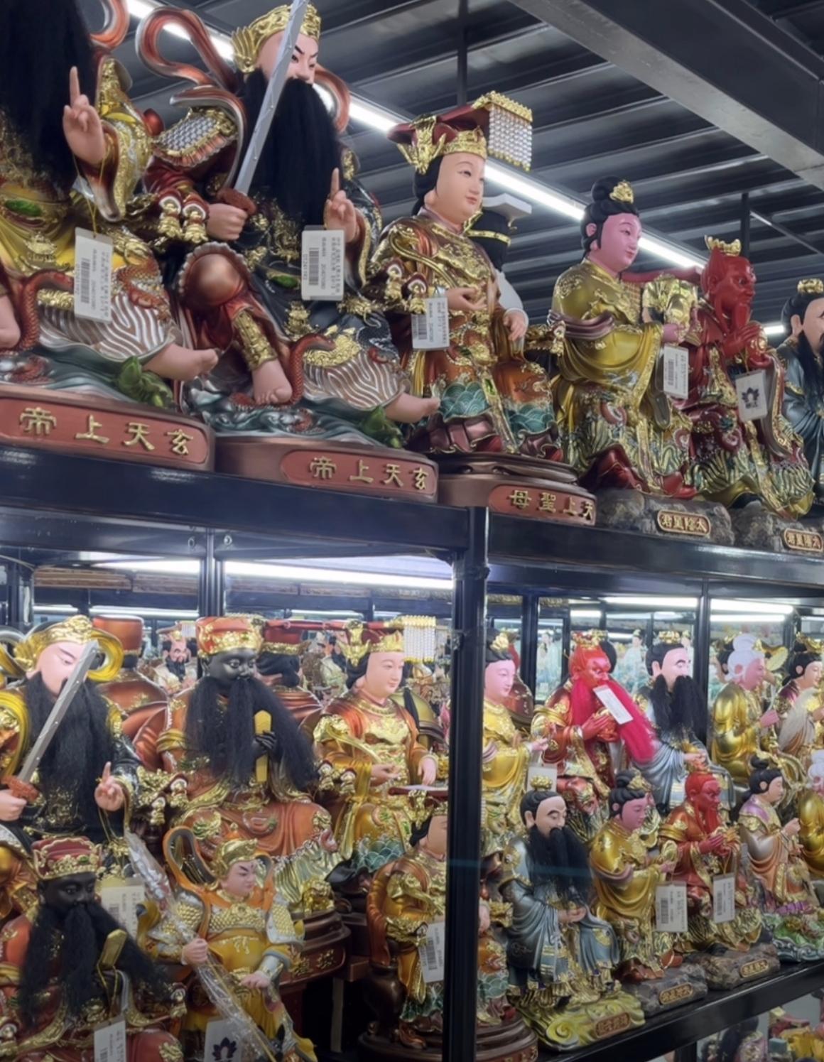 叩拜祖母娘娘帝上天玄三叩拜佛祖