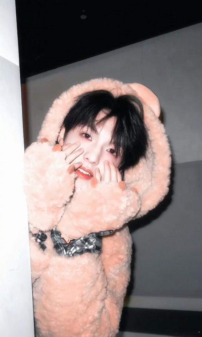 张泽禹19岁生贺照 19岁，是少年最好的年纪。张泽禹用生贺照告诉我们：他准备好了