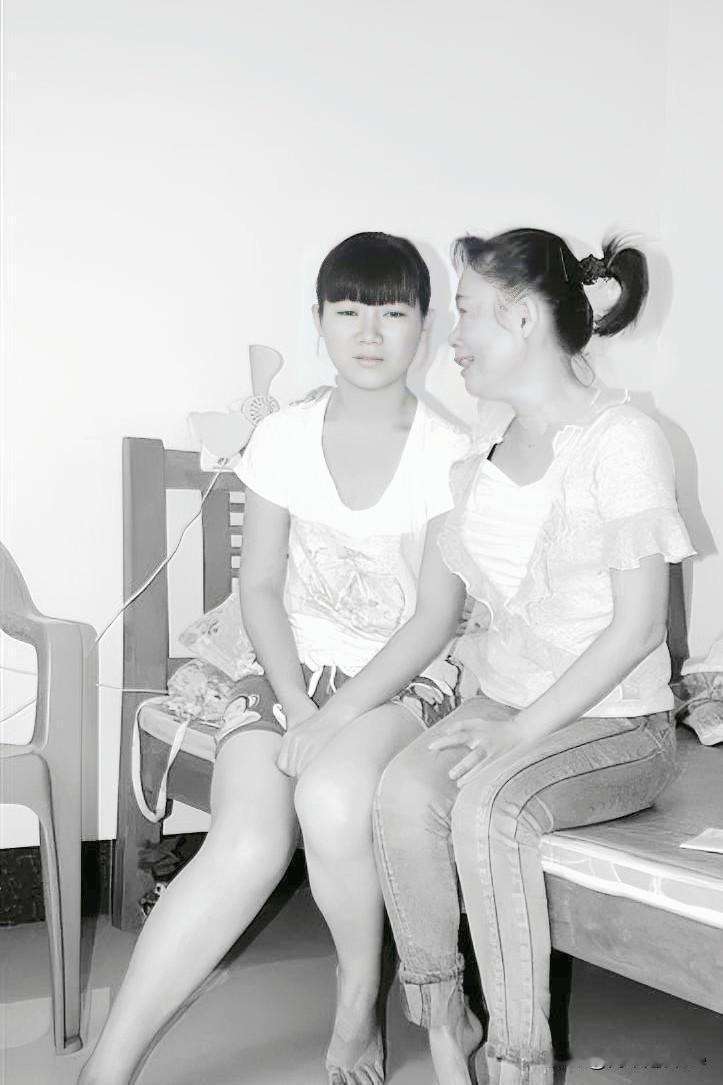 有个女舞友，寡了多年，自述说自己女儿近30来岁了也还没出嫁，介绍许多男的都不去看