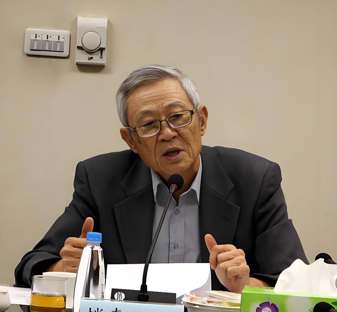 台湾淡江大学蔡锡勲教授长期研究日本政治战略，他对西方媒体说，“对日本保守派而言，