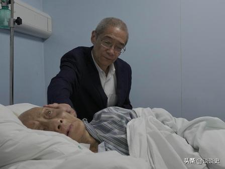 2024年，上海一位69岁大爷周威与96岁老母亲长期租住酒店，月租1万元。老母亲