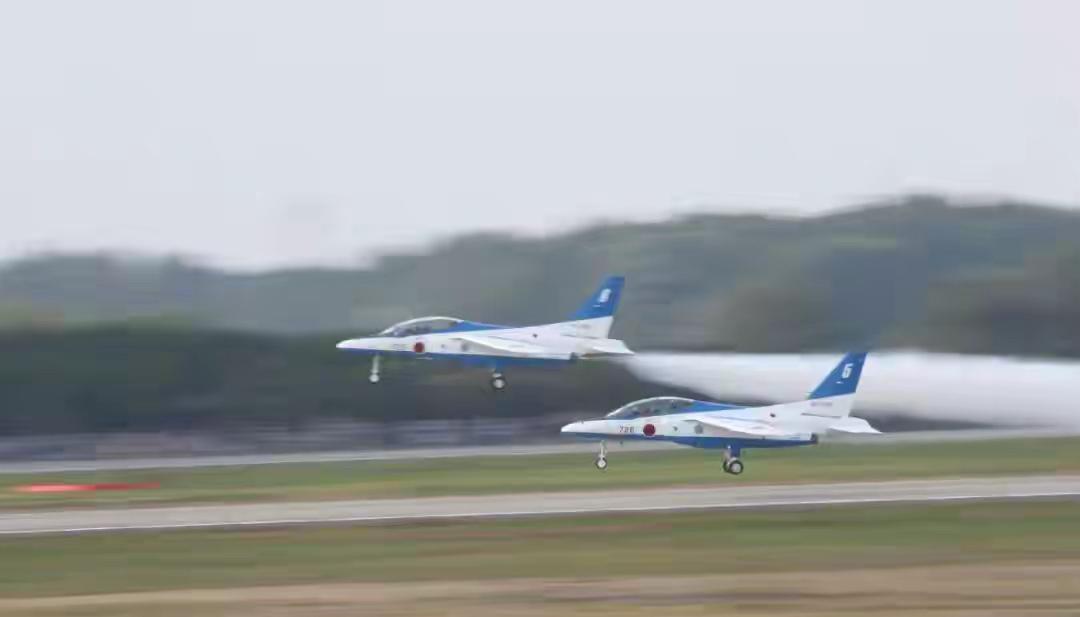 日本佬最近闹了个超级大乌龙！多个基地接连通报飞机零件掉落事件，好多零件仿佛人间蒸