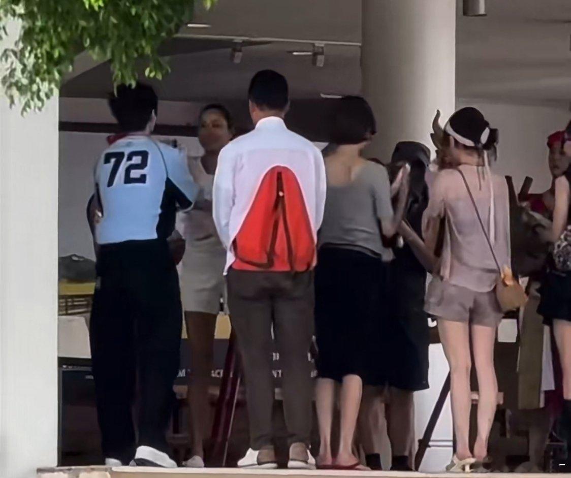王俊凯瞿颖同框王俊凯瞿颖中餐厅同框王俊凯瞿颖中餐厅同框了哈哈哈哈哈，哎呀太期待了