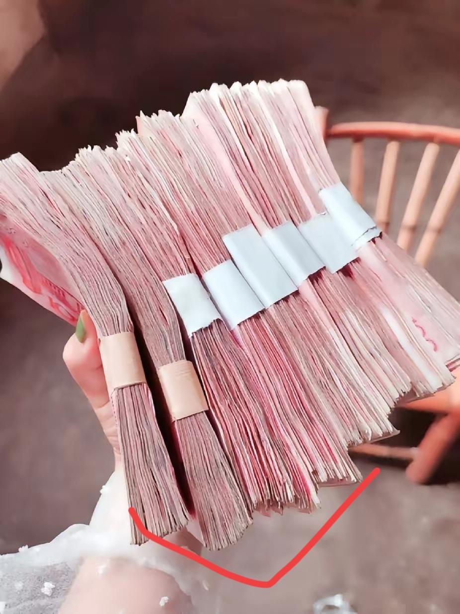 结婚后，我悄悄攒下10万私房钱，
这不是防着谁，而是给自己留的底气。
 
嫁妆3